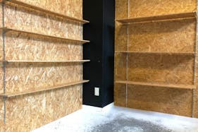 【原宿・千駄ヶ谷】路面・天井高約5m 好立地、換気条件の整ったギャラリー兼多目的スペース