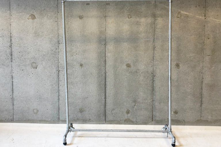 無料レンタル什器⑥スチール製ハンガーラックx4台 キャスター付