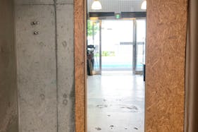 【原宿・千駄ヶ谷】路面・天井高約5m 好立地、換気条件の整ったギャラリー兼多目的スペース