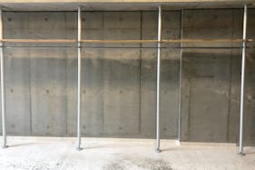 【原宿・千駄ヶ谷】路面・天井高約5m 好立地、換気条件の整ったギャラリー兼多目的スペース