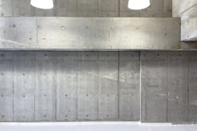 【原宿・千駄ヶ谷】路面・天井高約5m 好立地、換気条件の整ったギャラリー兼多目的スペース