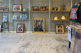 【原宿・千駄ヶ谷】路面・天井高約5m 好立地、換気条件の整ったギャラリー兼多目的スペース