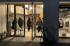 【原宿・千駄ヶ谷】路面・天井高約5m 好立地、換気条件の整ったギャラリー兼多目的スペース