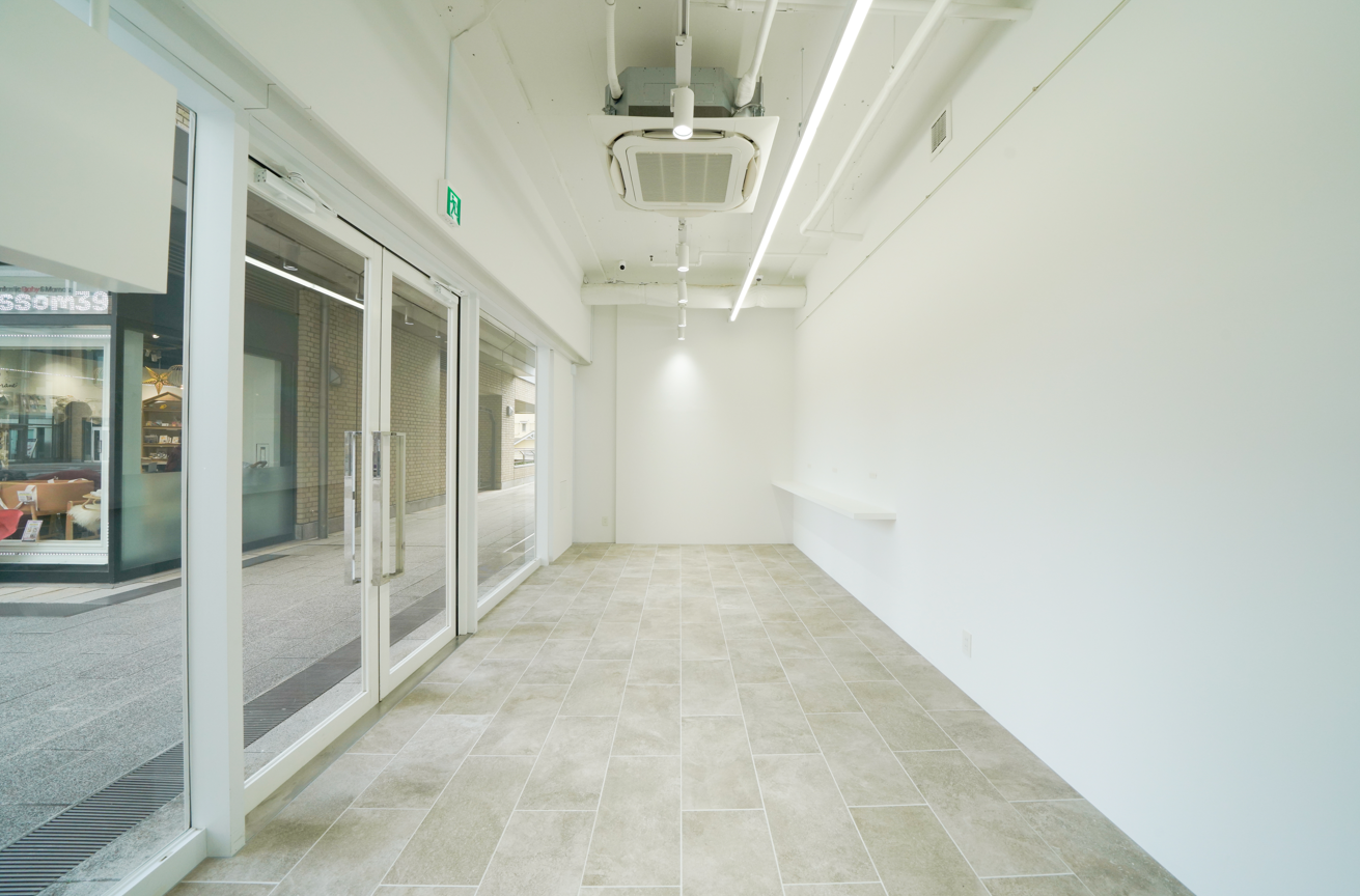 【代官山駅1分｜Space B】NFTアート、展示会、観光PR、ポップアップストアに最適な代官山アドレス内にある天井高3.4mの路面スペース