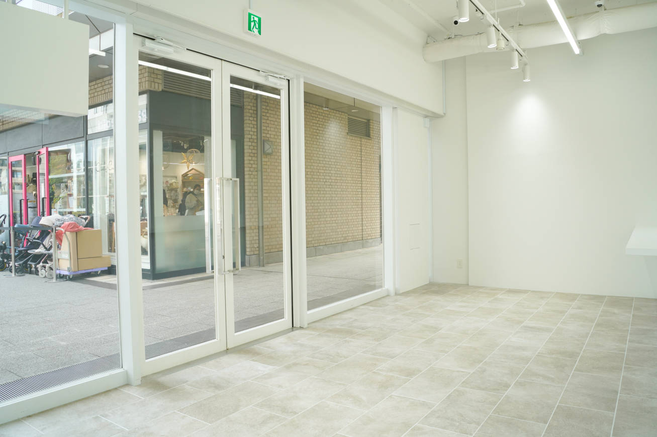 【代官山駅1分｜Space B】NFTアート、展示会、観光PR、ポップアップストアに最適な代官山アドレス内にある天井高3.4mの路面スペース