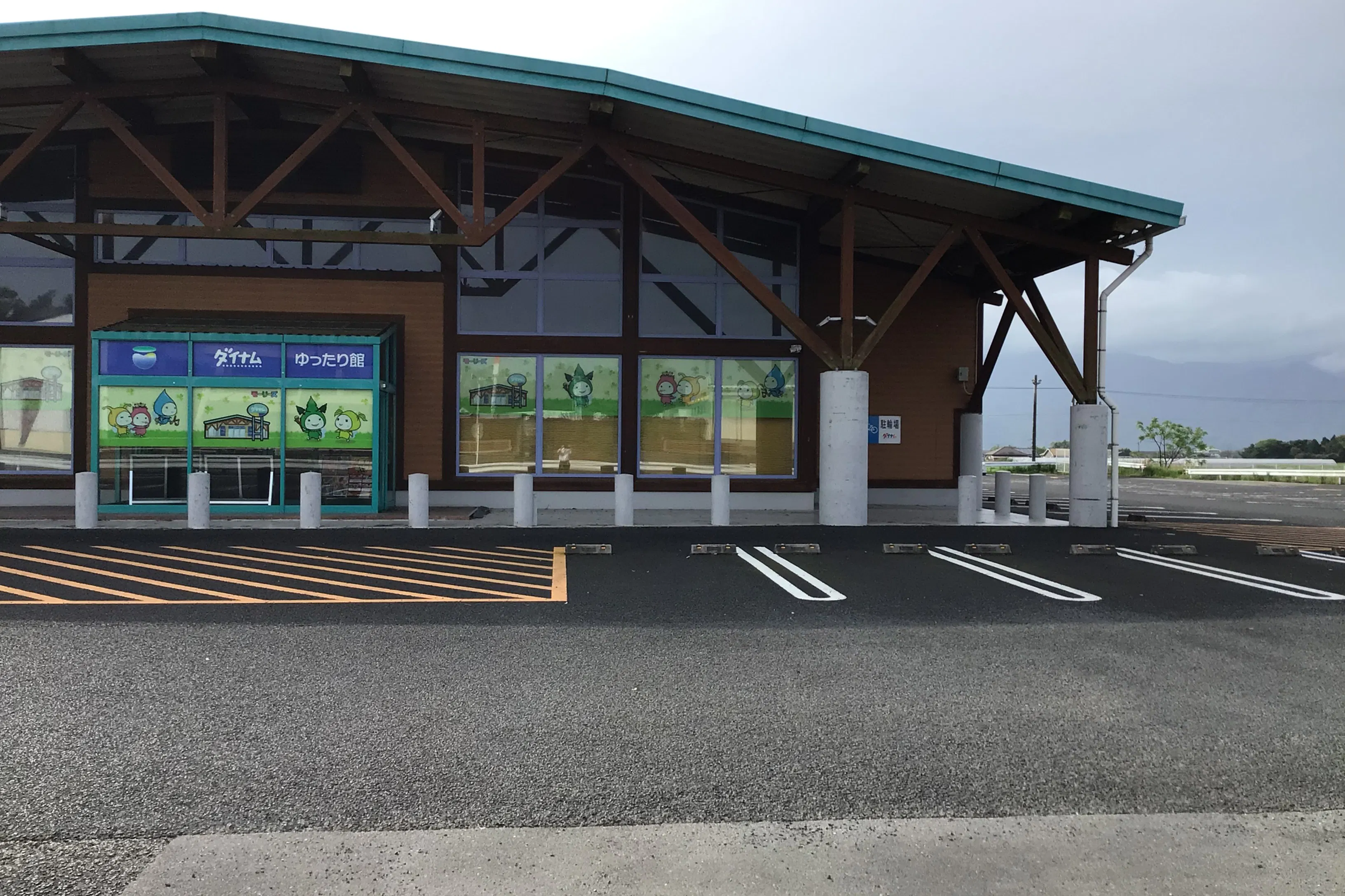 【ダイナム鹿児島東串良店ゆったり館】キッチンカー出店やプロモーションイベントに最適なアミューズメント施設のイベントスペース