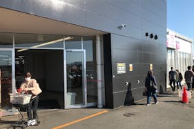 【メガセンタートライアル盛岡西バイパス店】食物販の出店や 販促プロモーションが可能な『【正面右側】Ⓑ 屋外 催事/マルシェスペース』