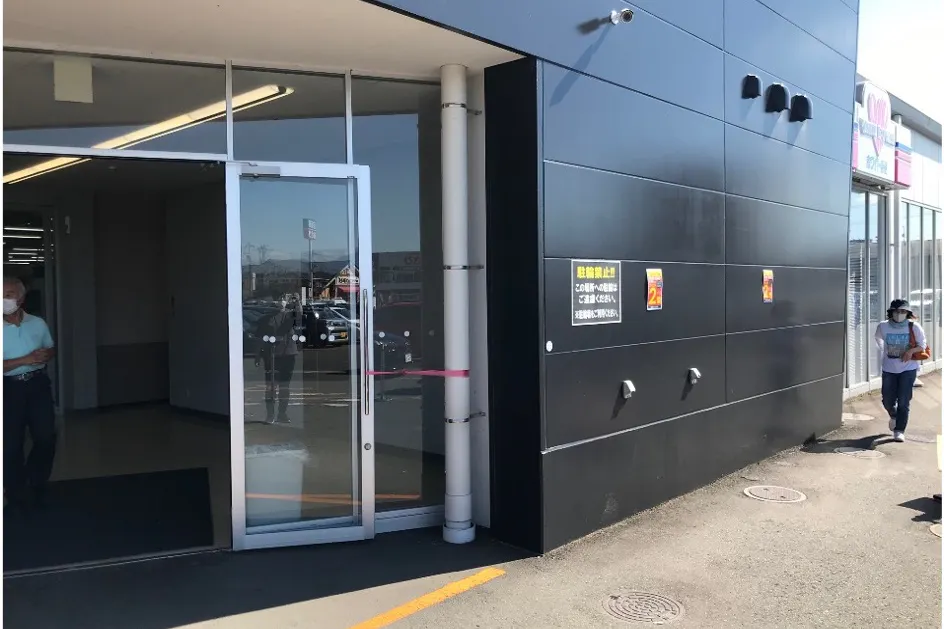 【メガセンタートライアル盛岡西バイパス店】食物販の出店や 販促プロモーションが可能な『【正面右側】Ⓑ 屋外 催事/マルシェスペース』