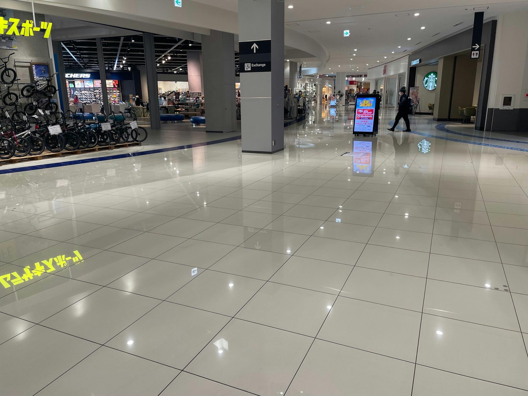 【イオンモール常滑】ハーバーサイドエスカレーター前(ムラサキスポーツ前)の画像