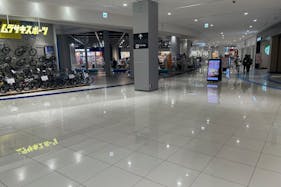 【イオンモール常滑】ハーバーサイドエスカレーター前(ムラサキスポーツ前)