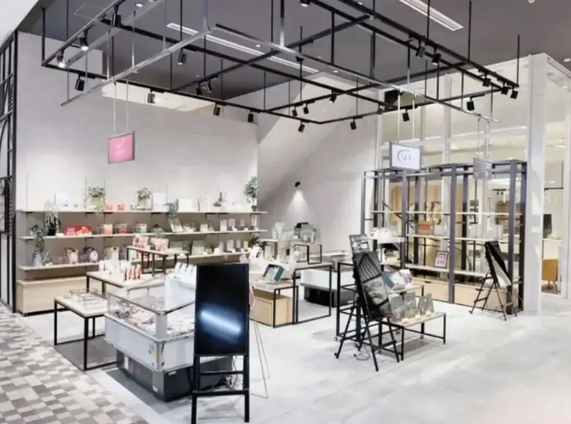 【新宿マルイ本館】B1階 カレンダリウムF06【食物販】エスカレーター横、冷蔵ケース、冷蔵ストッカー完備スペースの画像