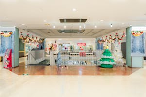 【松竹大船ショッピングセンター】ポップアップストアやイベントに適した商業施設内2Fにある螺旋階段踊場のイベントスペース