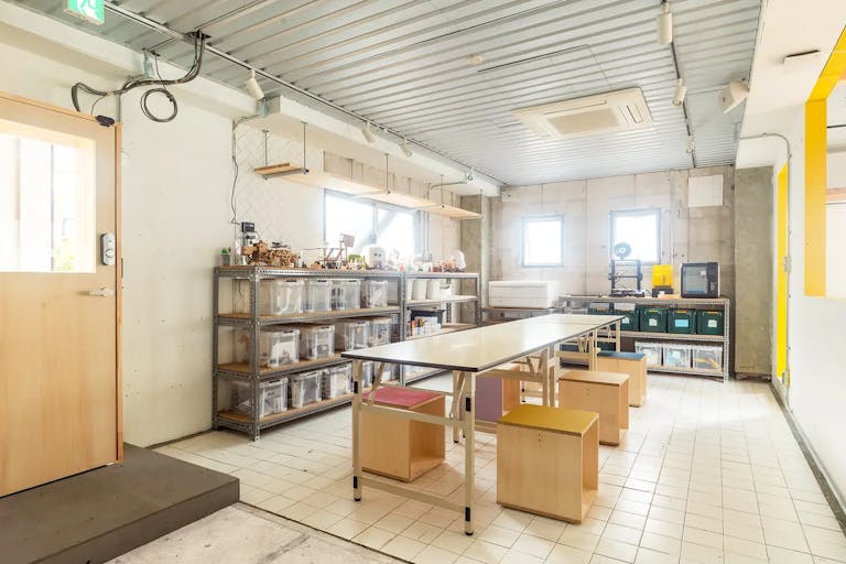 隣接するFABスペース。全面利用もお気軽にご連絡ください。