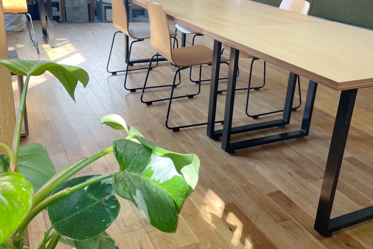 ã¯ãŒã¯ã¹ããŒã¹ã®å€§ããªããŒãã«ã¯çå°è³æãåºããããã£ããå©çšã§ããããœãã¡åžã«ã€ããŠããæ€
ååžã«ããŠãå©çšå¯èœ