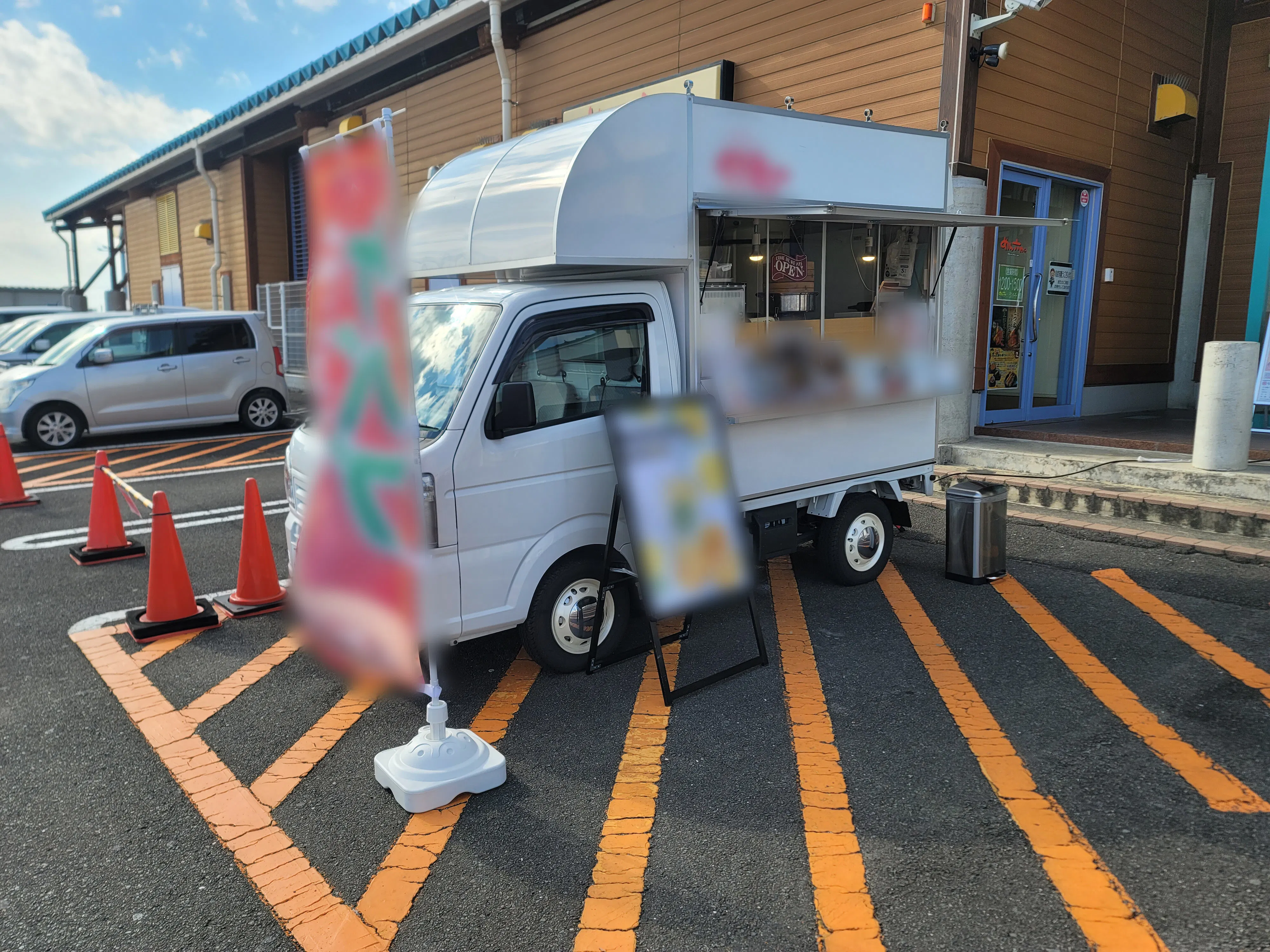 【ダイナム佐賀川副店ゆったり館】キッチンカー出店やプロモーションイベントに最適なアミューズメント施設のイベントスペース（めん六前）