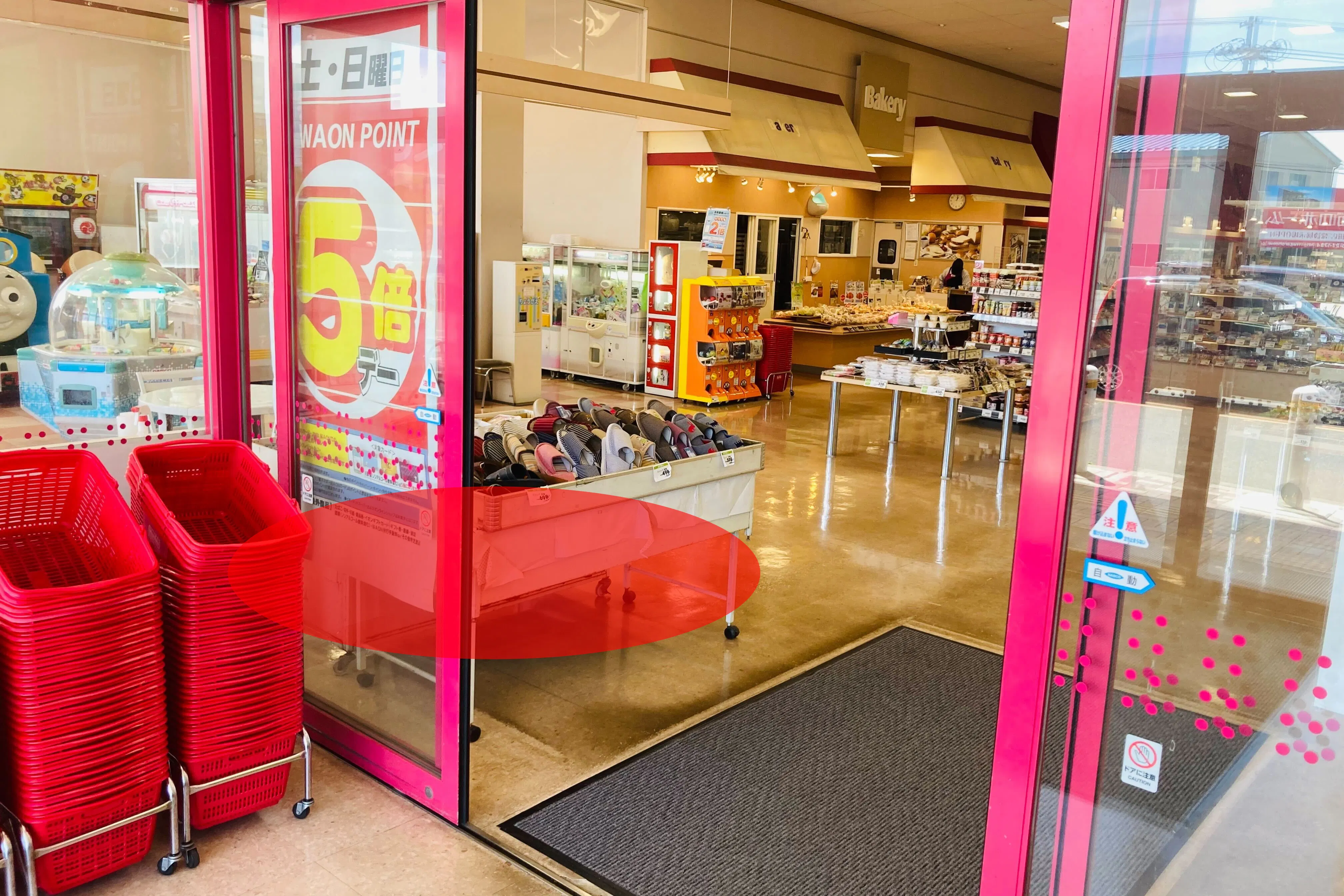 【マックスバリュ十和田南店】各種プロモーションイベントに最適な店舗内イートインスペース横のイベントスペース