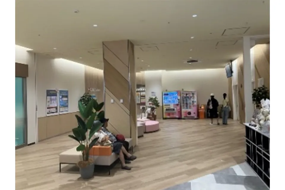 【ららテラス北綾瀬】4階 エレベーターホール