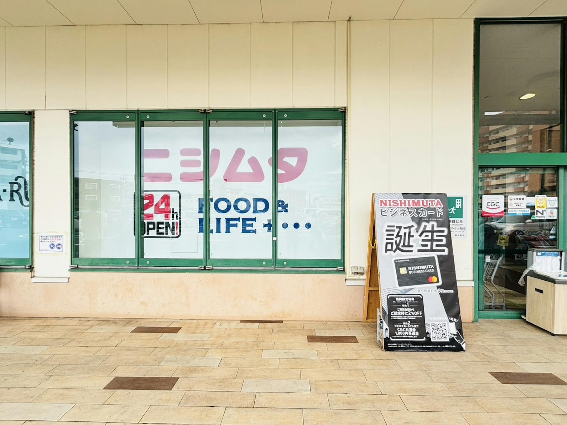 【ニシムタスカイマーケット鴨池店】食物販や物販に利用可能な食鮮館入口近くの屋外催事スペース