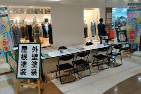 【イオン秦野】プロモーションに適した地域密着型のショッピングセンターの店内2Fガーデンコート正面スペース(エスカ上り口)