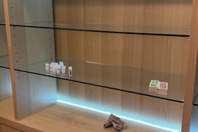 【新橋駅6分】商品展示や絵画の展示に適した銀座8丁目路面店商品発送のみで銀座に出店できるイベントスペース