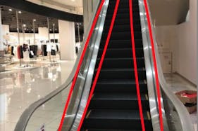 【イオンモール高崎】モール内広告 エスカレーター 1F