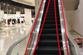 【イオンモール高崎】モール内広告 エスカレーター 1F