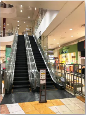 【イオンモール高崎】モール内広告 エスカレーター 1Fの画像