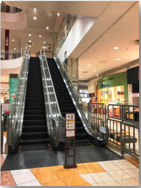 【イオンモール高崎】モール内広告 エスカレーター 1F