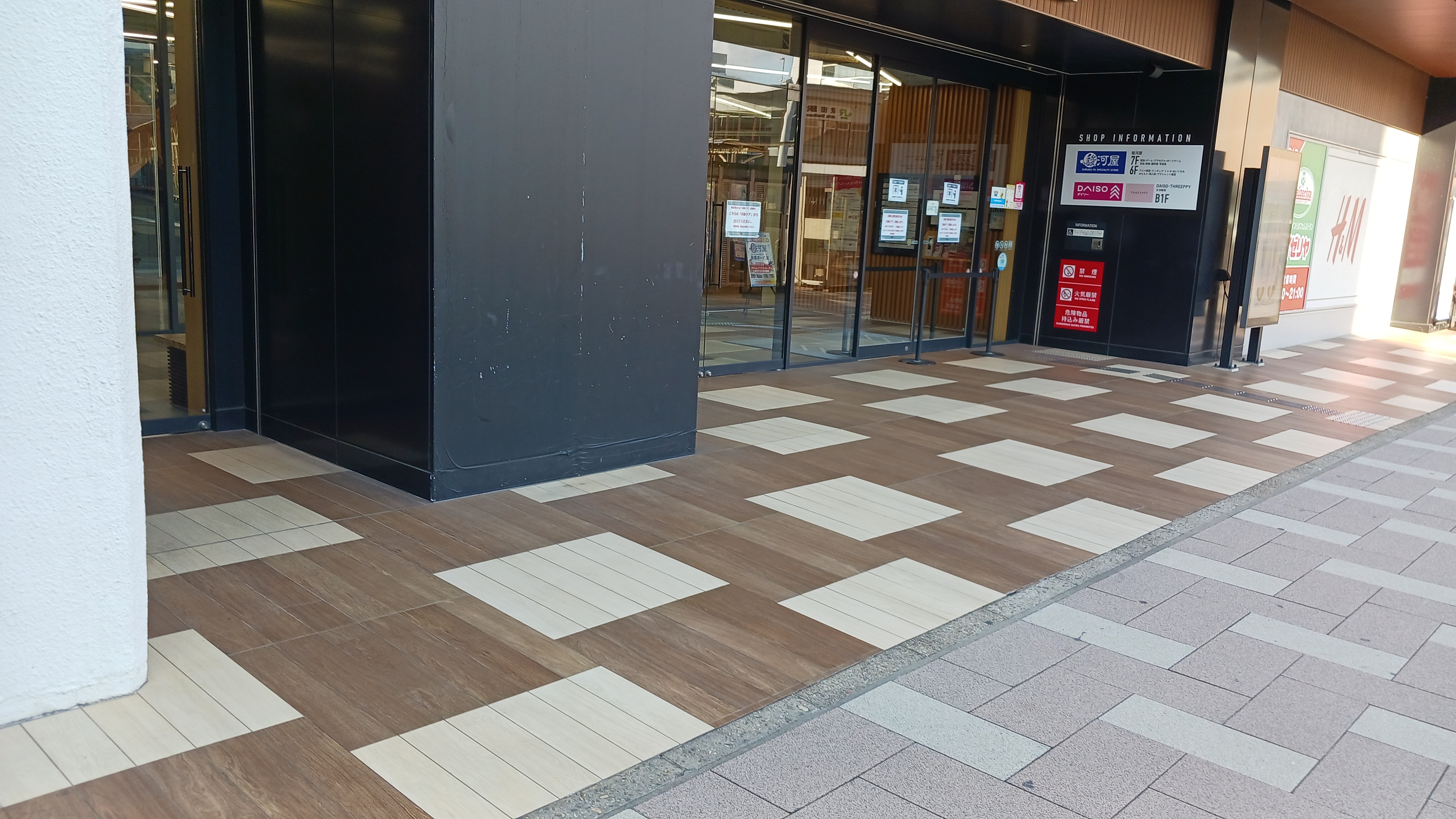 【秋田オーパ】店頭キッチンカースペース