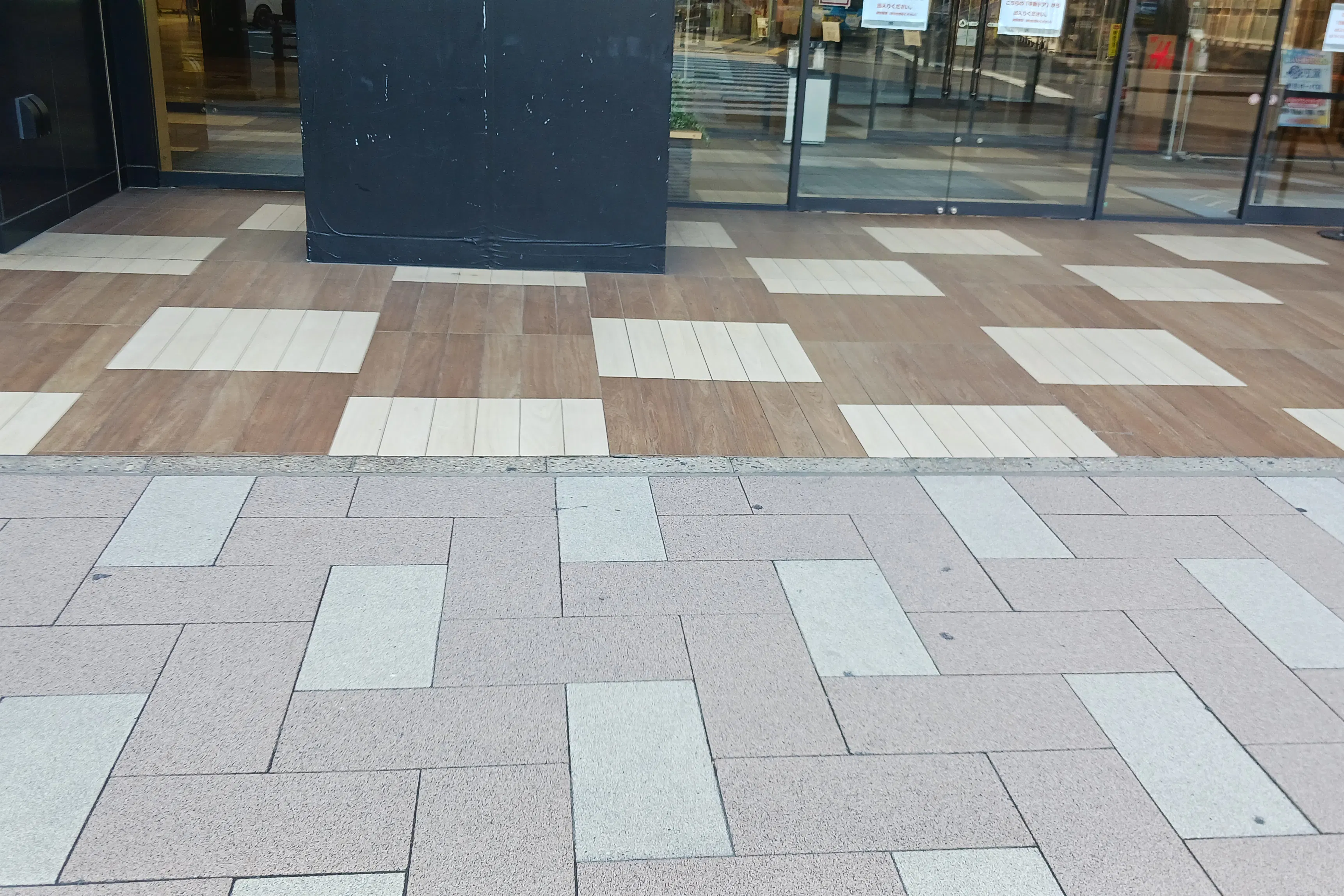 【秋田オーパ】店頭キッチンカースペース