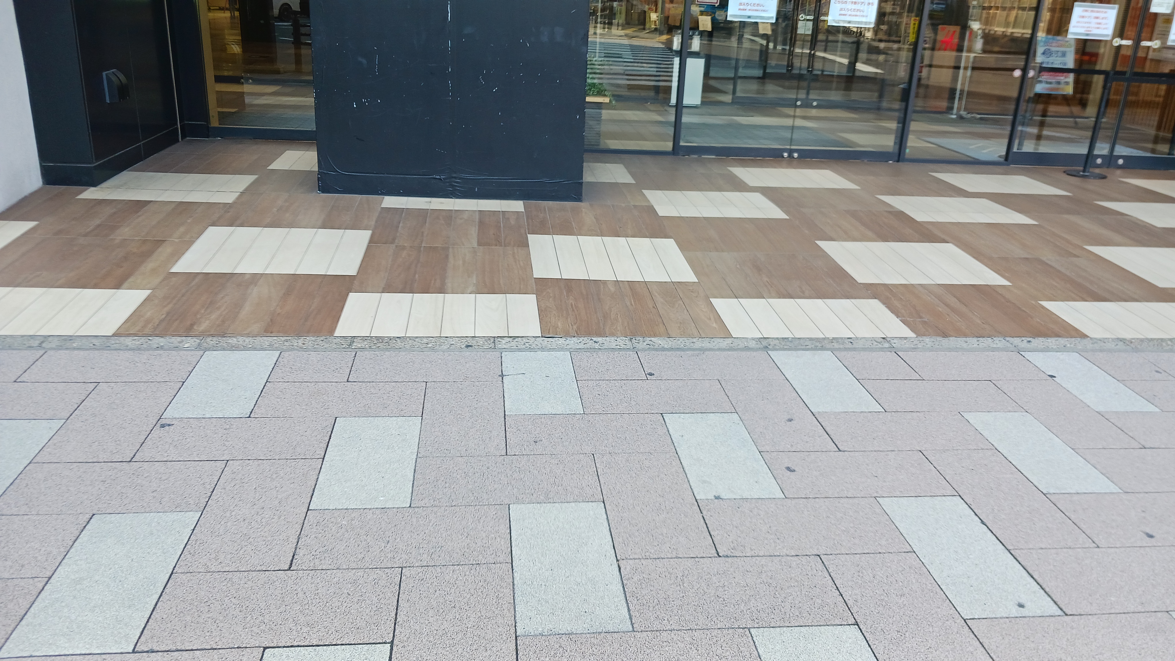 【秋田オーパ】店頭キッチンカースペース