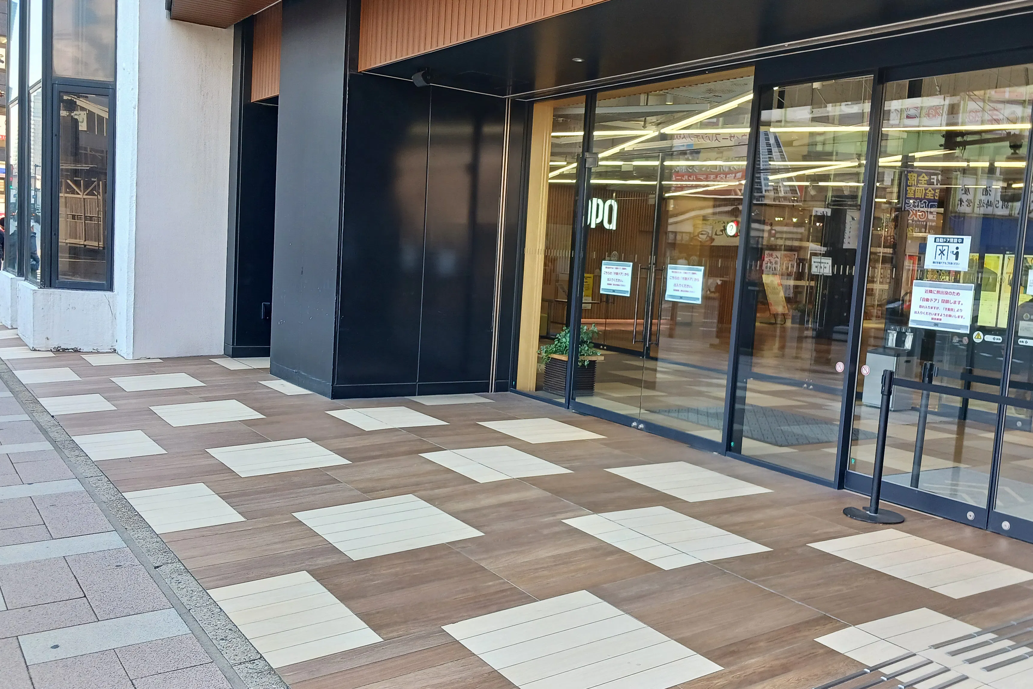 【秋田オーパ】店頭キッチンカースペース