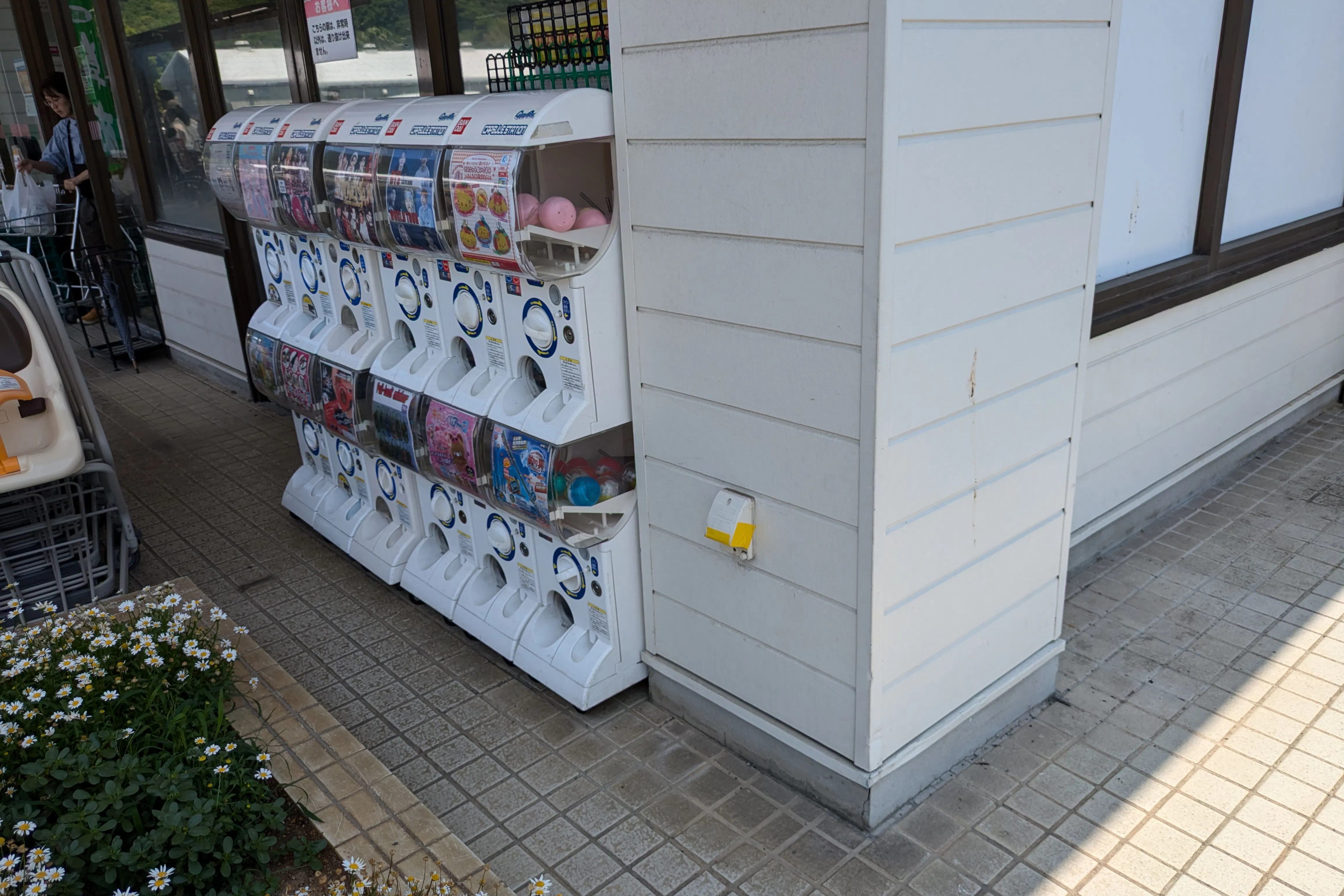 【ゆめマート三角】店頭軒下 ポップアップストア(物販、食物販)やプロモーション用途に最適なスーパーの屋外催事イベントスペース