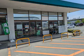 【ゆめマート三角】店頭軒下 ポップアップストア(物販、食物販)やプロモーション用途に最適なスーパーの屋外催事イベントスペース