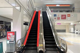 【イオンモール宇城】モール内広告 エスカレーターレーン