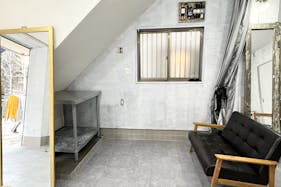 【新高円寺駅5分】ポップアップや展示会に最適な什器豊富/食品物販も可能で一般集客が見込める高円寺ルック商店街沿い路面スペース