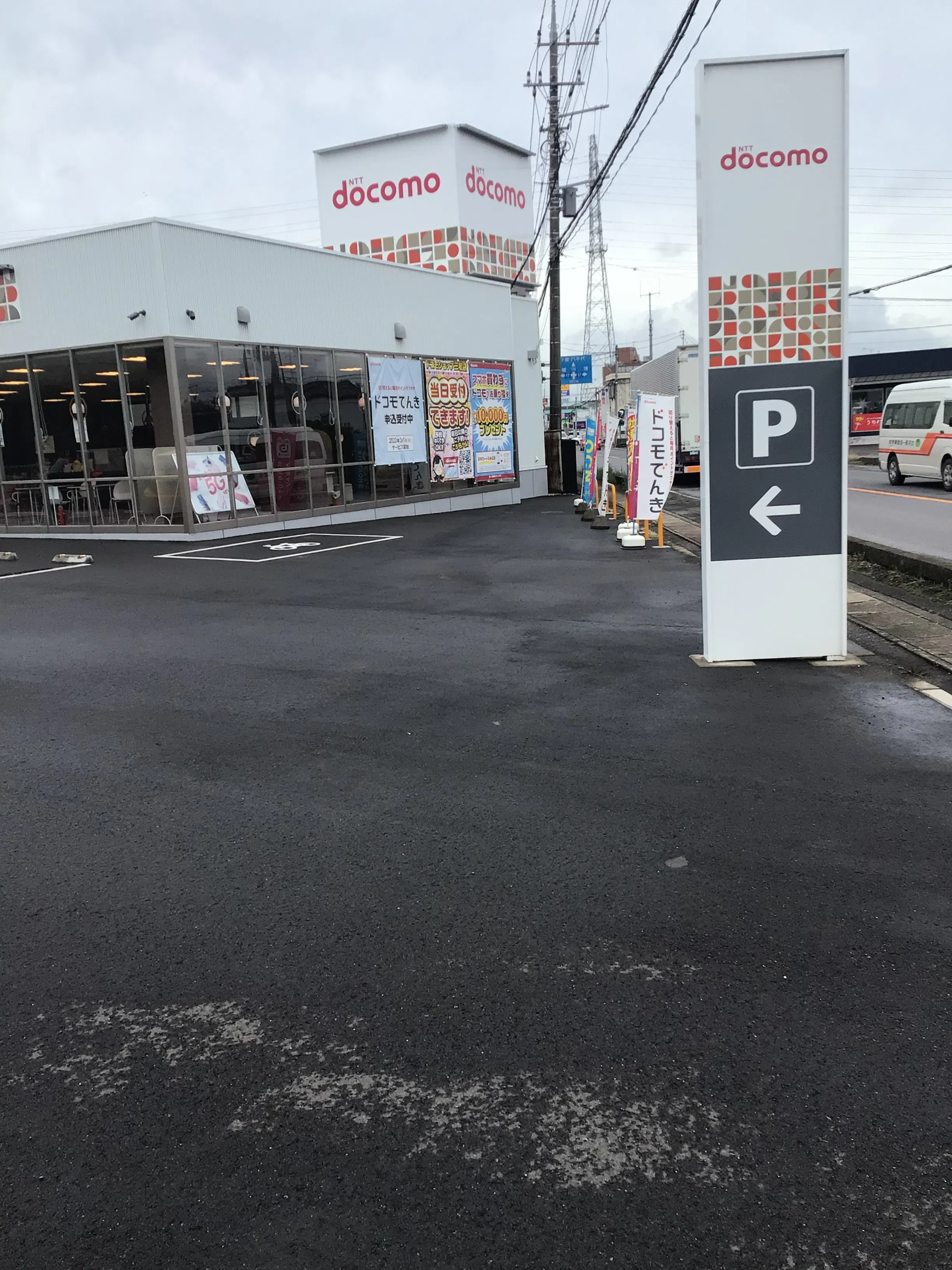 【茨城県古河市】キッチンカーや即売会などに適したドコモショップ三和店敷地内の駐車場スペース