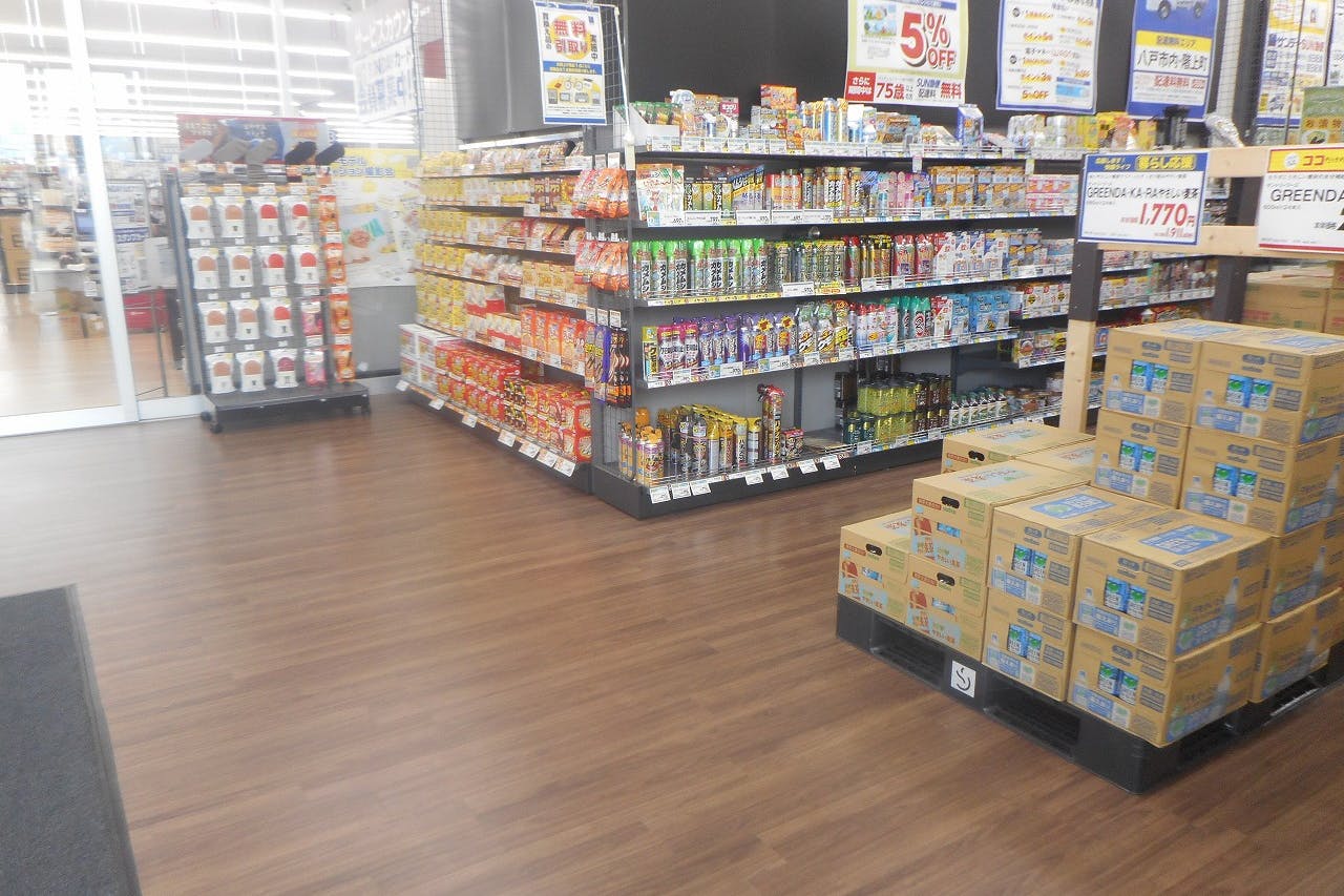 【サンデー八戸尻内店】風除室 食物販やプロモーション等の出店に最適なホームセンター店内のイベントスペース