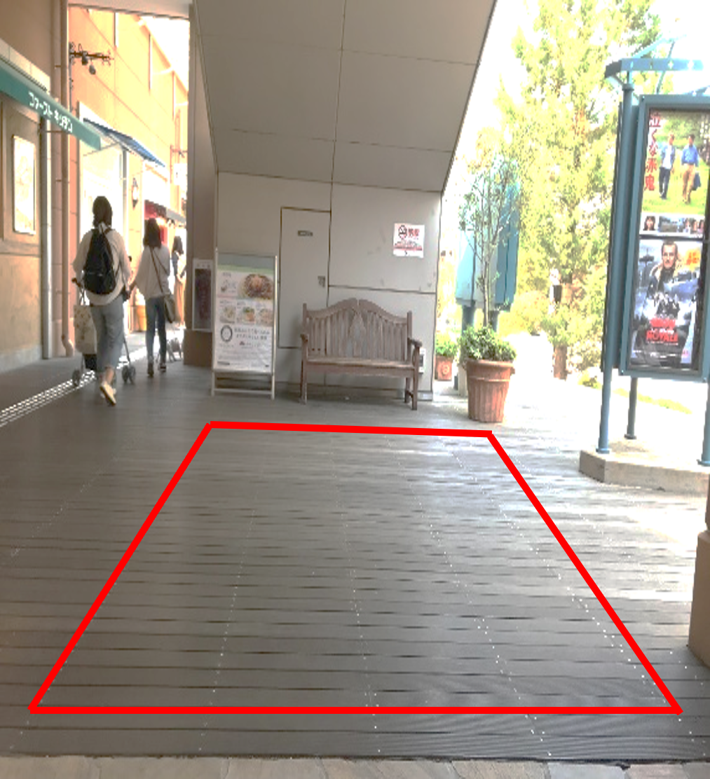 【みのおキューズモール】「④EAST1-1F エスカレーター下」PRプロモーションなどに利用可能な天候に左右されない通路導線上のイベントスペース