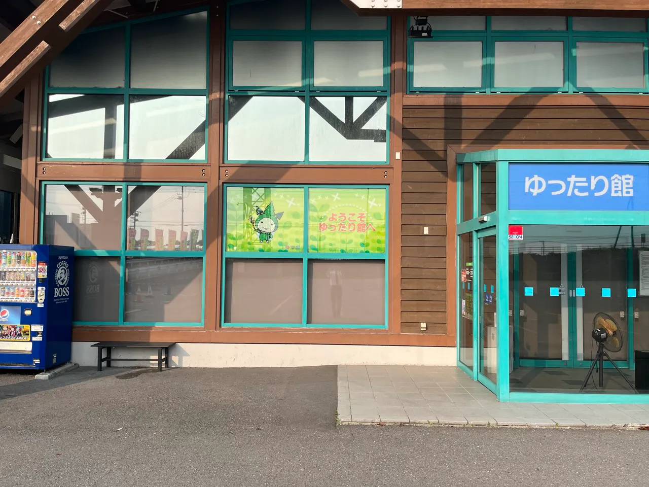 【ダイナム砂川店ゆったり館】キッチンカーやプロモーションに最適なアミューズメント施設のイベントスペース(出入り口横)
