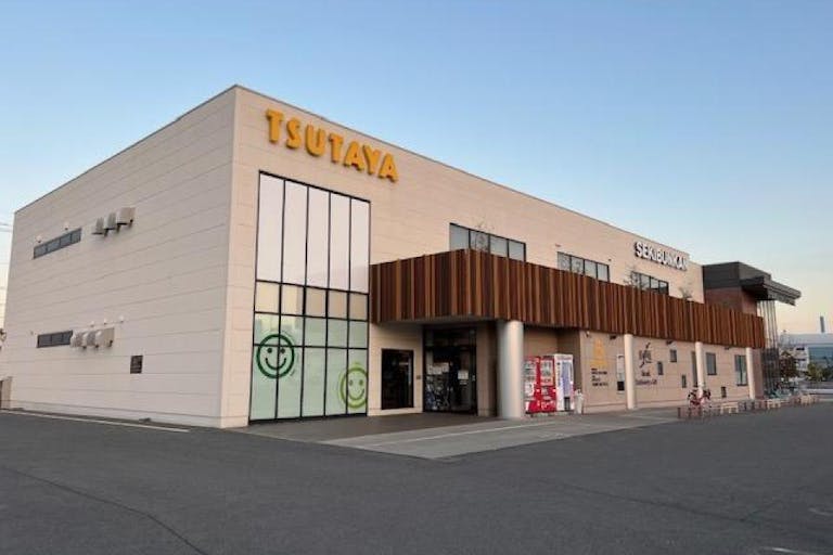 【TSUTAYA積文館書店 佐大通り店】キッチンカー出店が可能な書店の軒先スペースの画像1