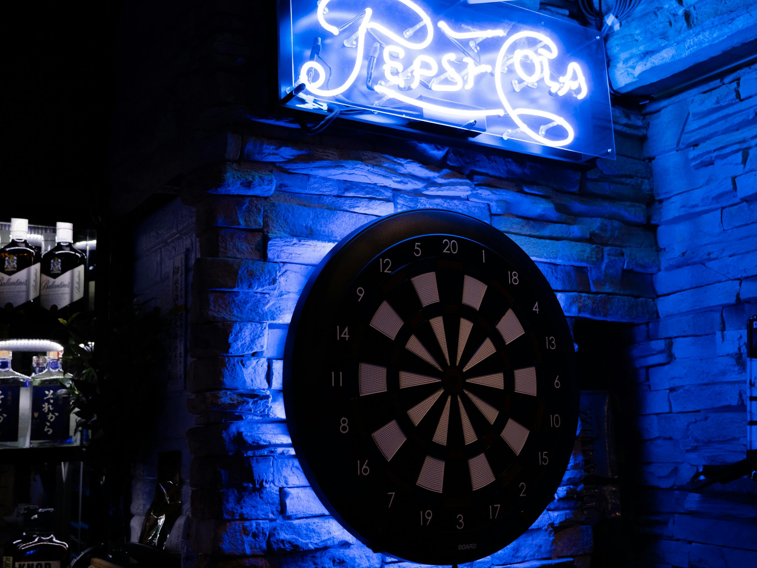 【馬車道駅4分】石壁×照明が映えるレンタルホール・ライブバー｜ライブや撮影に最適