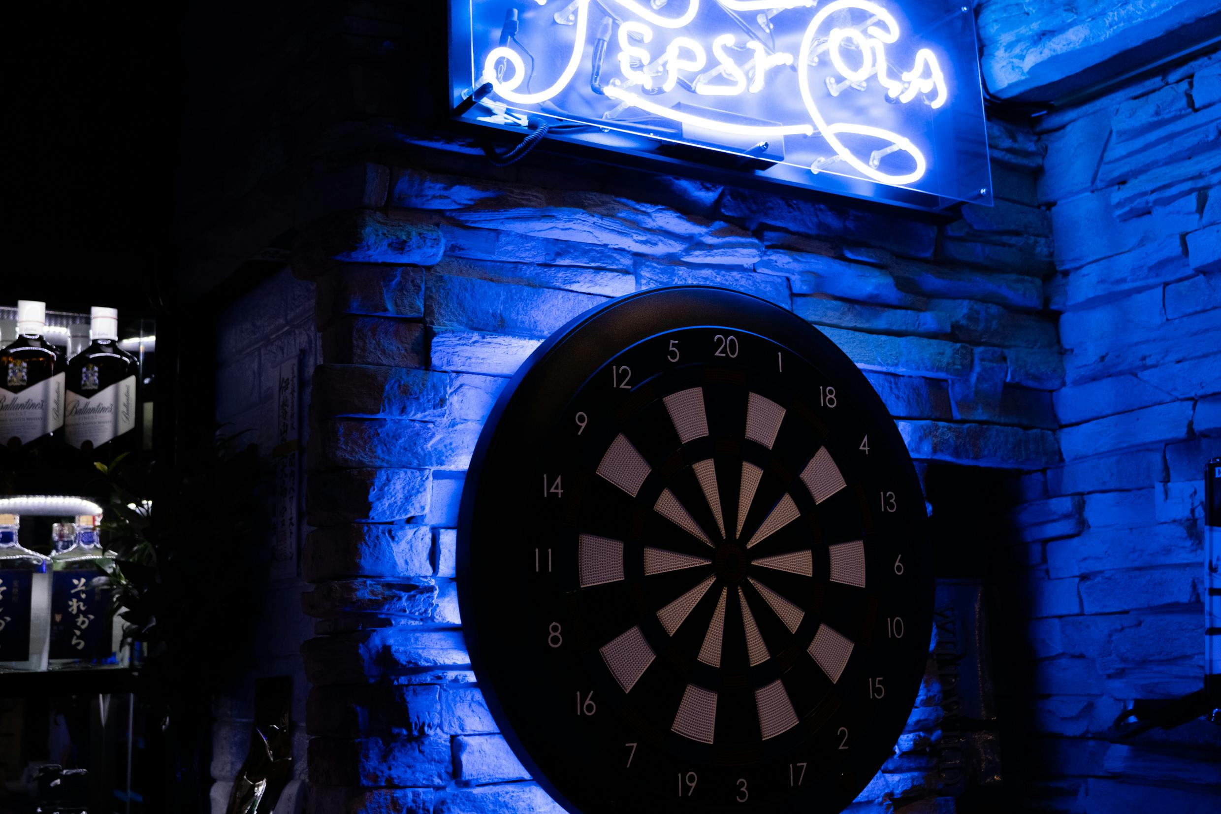 【馬車道駅4分】石壁×照明が映えるレンタルホール・ライブバー|ライブや撮影に最適