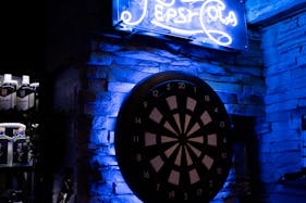 【馬車道駅4分】石壁×照明が映えるレンタルホール・ライブバー|ライブや撮影に最適