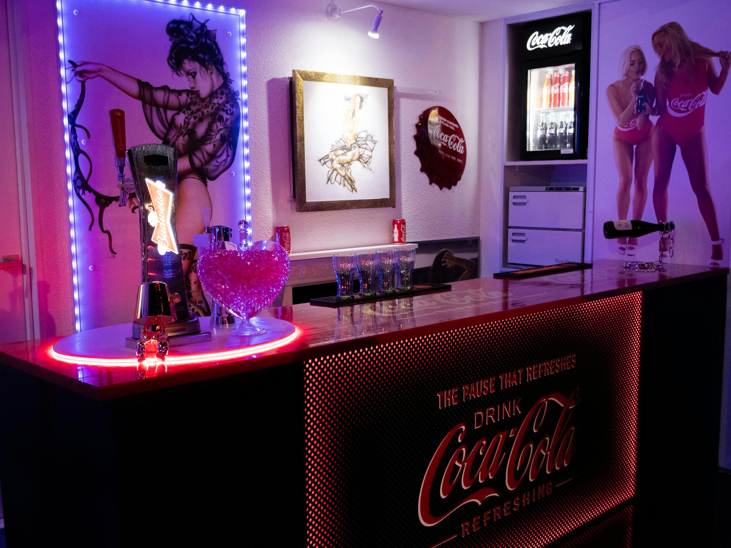 【馬車道駅4分】石壁×照明が映えるレンタルホール・ライブバー｜ライブや撮影に最適