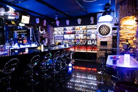 【馬車道駅4分】石壁×照明が映えるレンタルホール・ライブバー|ライブや撮影に最適