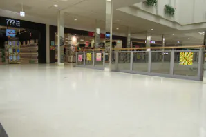 【イオンモール新居浜】『2F 催事スペースD』-専門店街2階の中心に位置し、通行量が適度で相談会に最適。