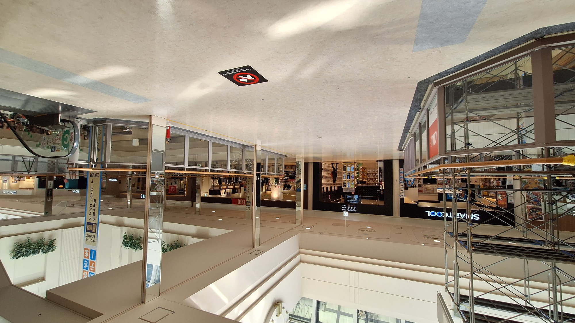 【イオンモール新居浜】『2F 催事スペースD』-専門店街2階の中心に位置し、通行量が適度で相談会に最適。