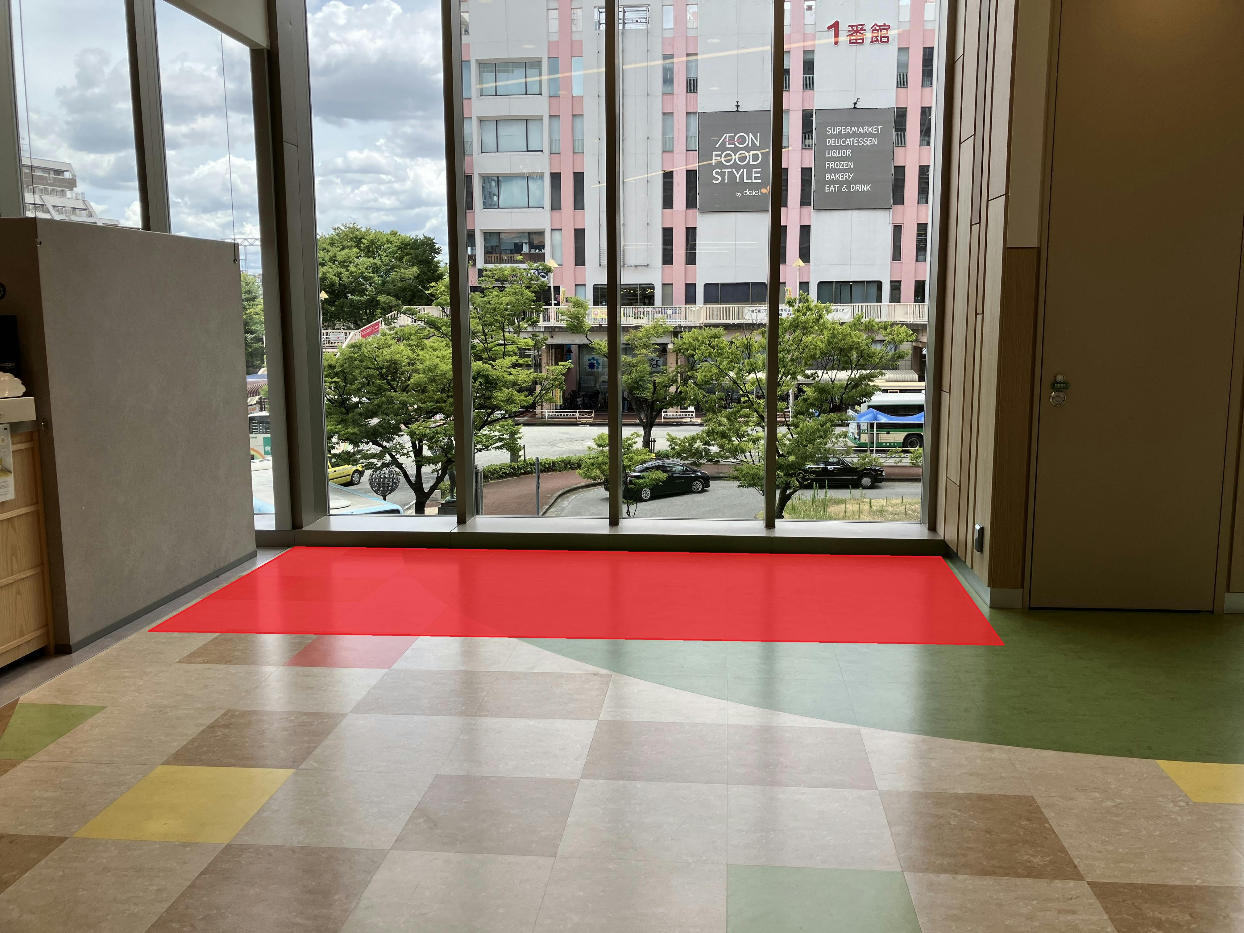 【SOCOLA塚口クロス】2階下りエスカレーター前 物販、食物販のポップアップストアや販促プロモーションに最適な催事イベントスペースの画像