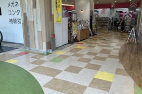 【SOCOLA塚口クロス】2階下りエスカレーター前 物販、食物販のポップアップストアや販促プロモーションに最適な催事イベントスペース